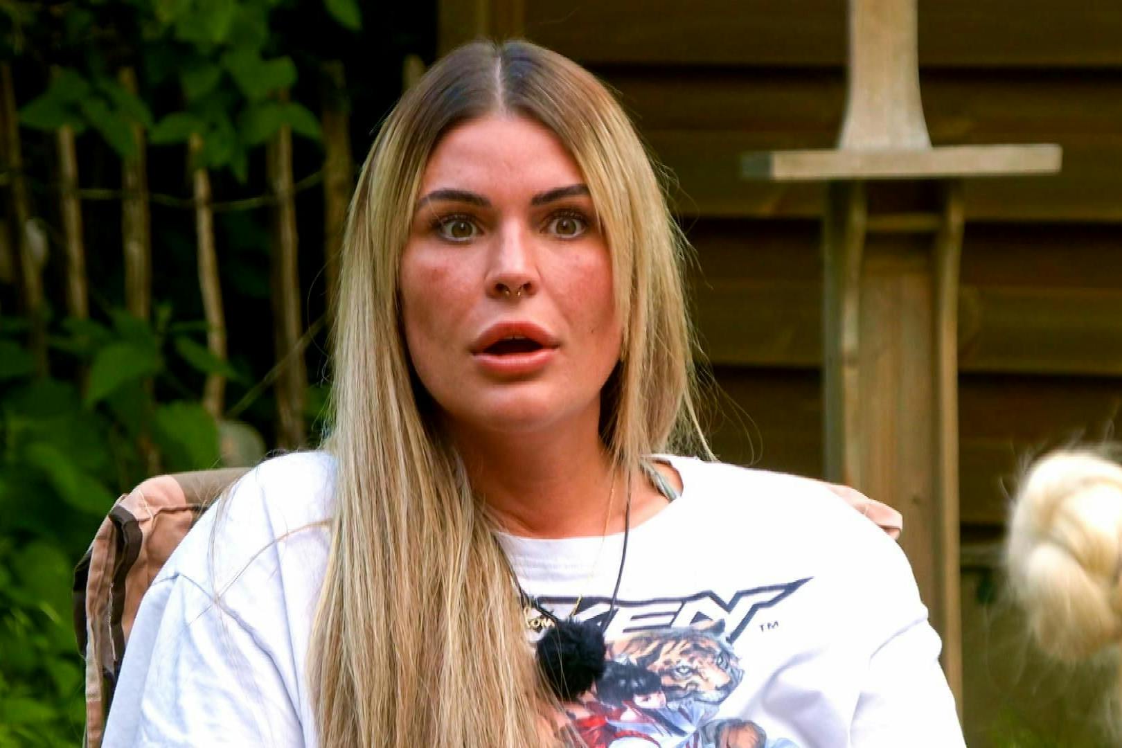 Gloria Glumac schießt gegen Lorik und Denise.