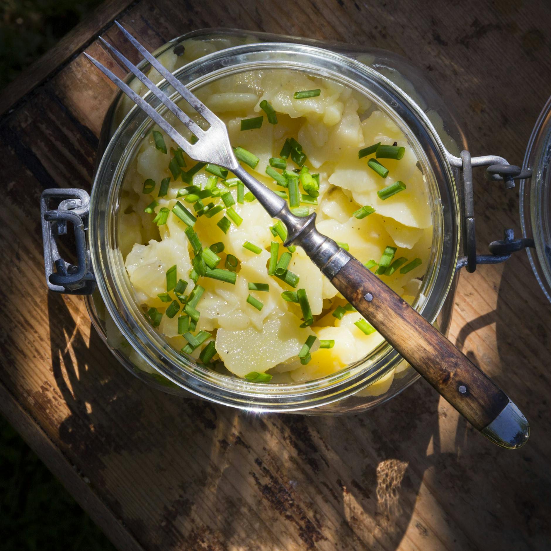 Omas Rezept für Kartoffelsalat mit Brühe: So geht der BESTE Kartoffelsalat!