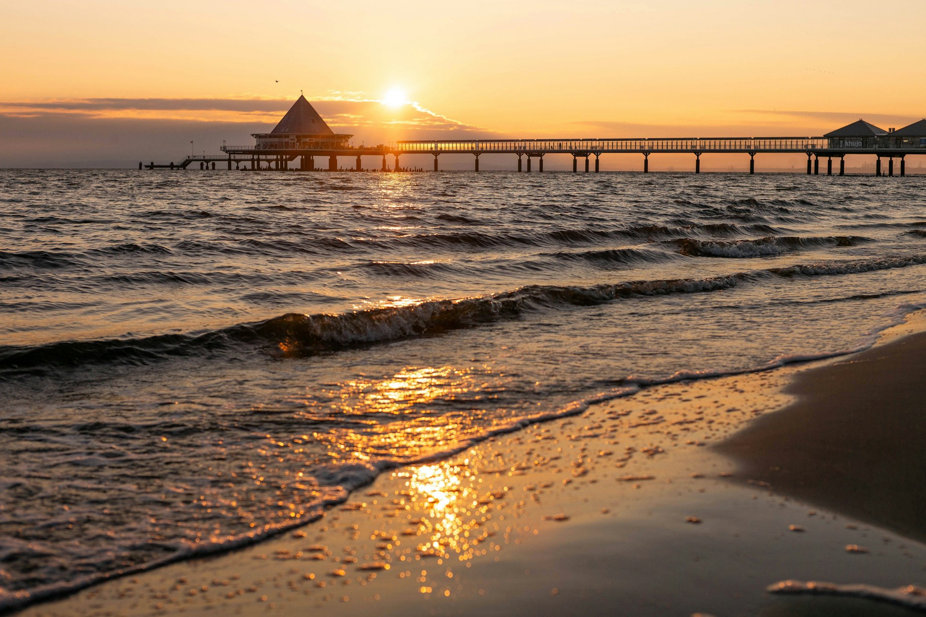 Sonnenaufgang am Ostseestrand auf Usedom im Seebad Heringsdorf