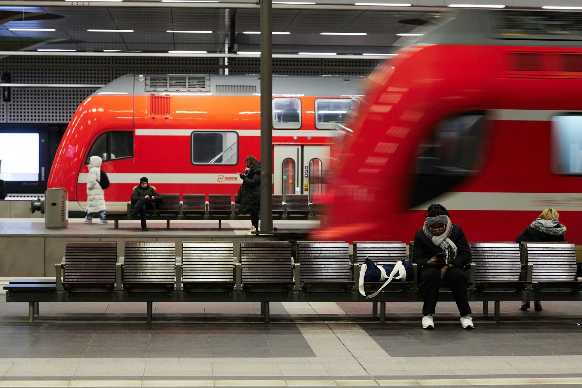 Das Deutschland-Ticket wird teurer, auch die Preise für die Deutsche Bahn steigen.