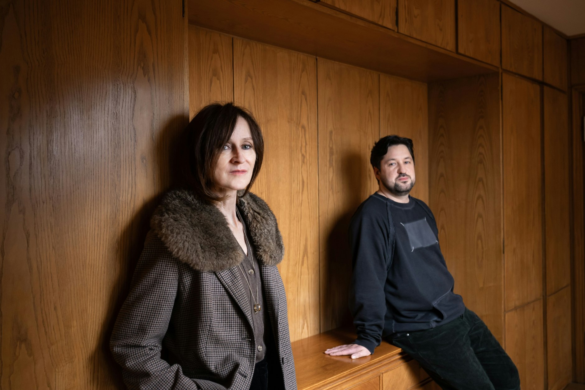 Die Schauspielerin Sophie Rois und der Regisseur Christian Filips im Intendantenbüro der Volksbühne am Rosa-Luxemburg-Platz