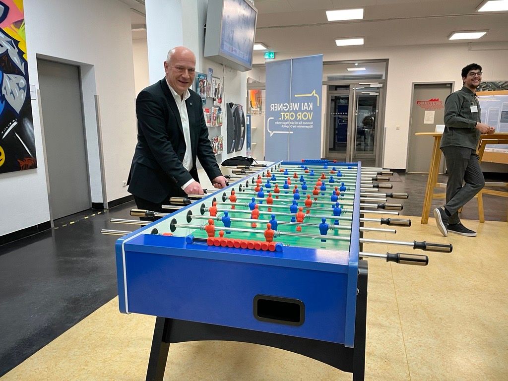 Image - Kai Wegner trifft Bürger in Spandau – „Ich dachte, Taschenkontrollen gibt es nur in Kreuzberg?“