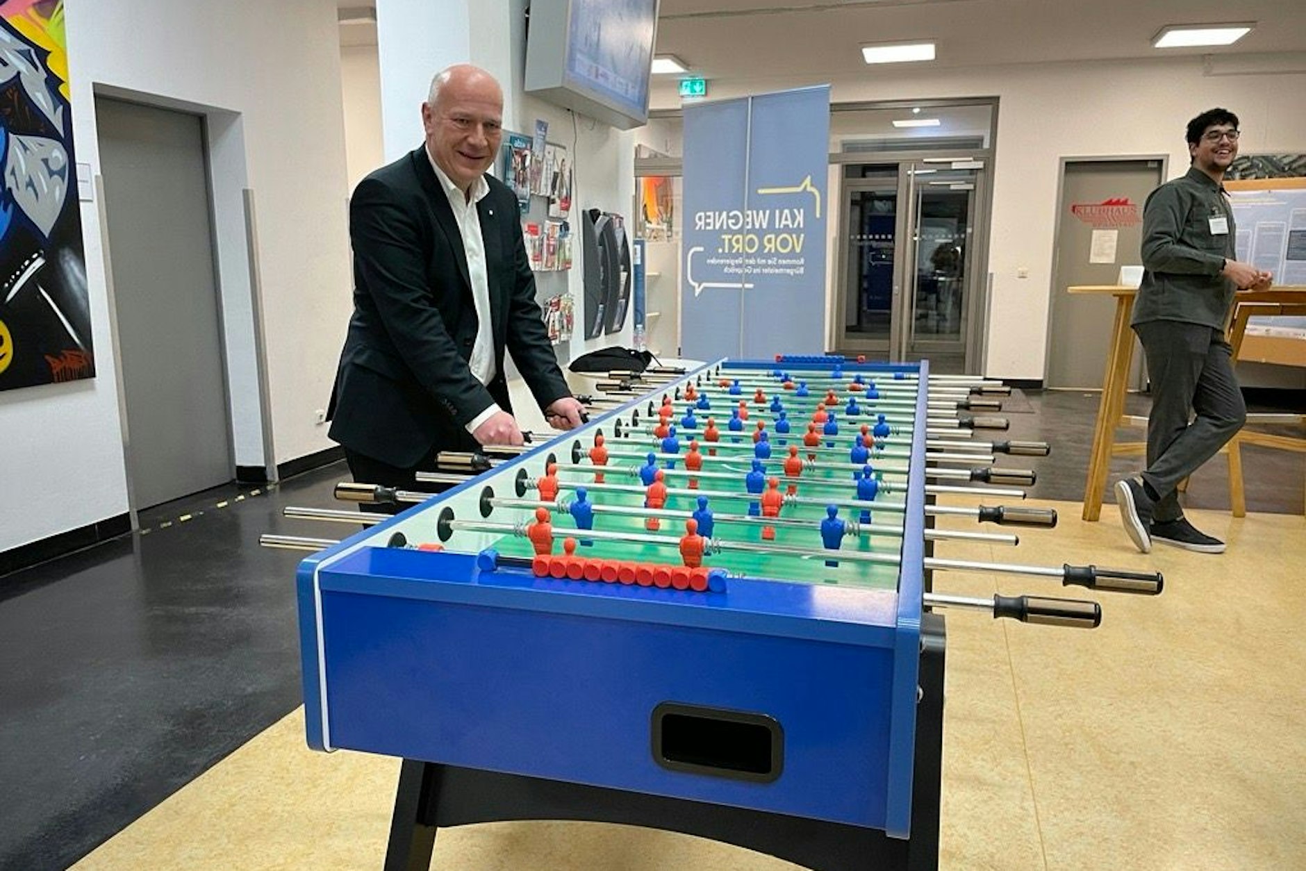 Gibt sich jovial: Kai Wegner in Spandau.