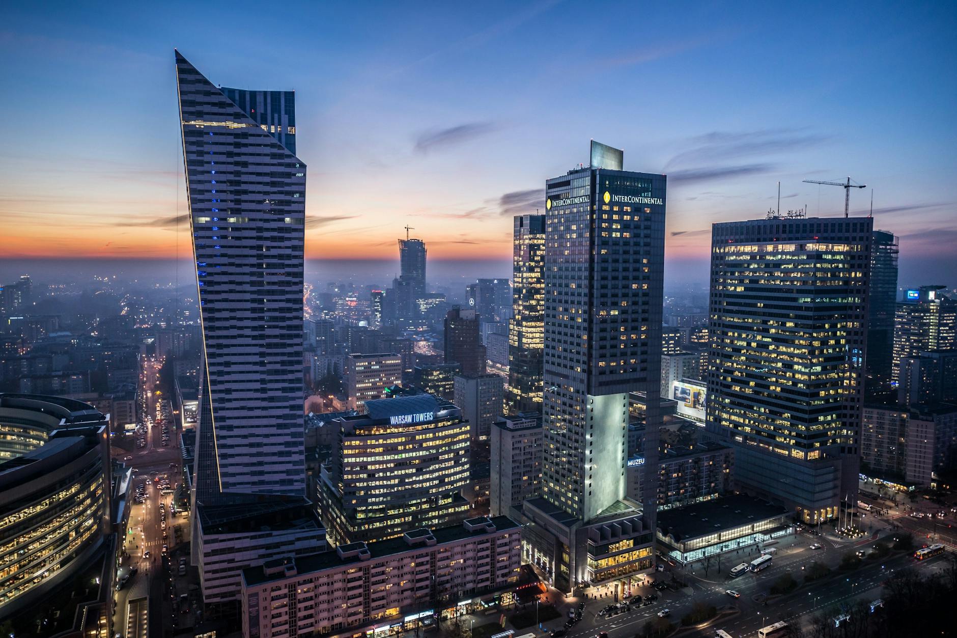 Die Skyscraper von Warschau und das berühmte Libeskind-Gebäude Zlota 44