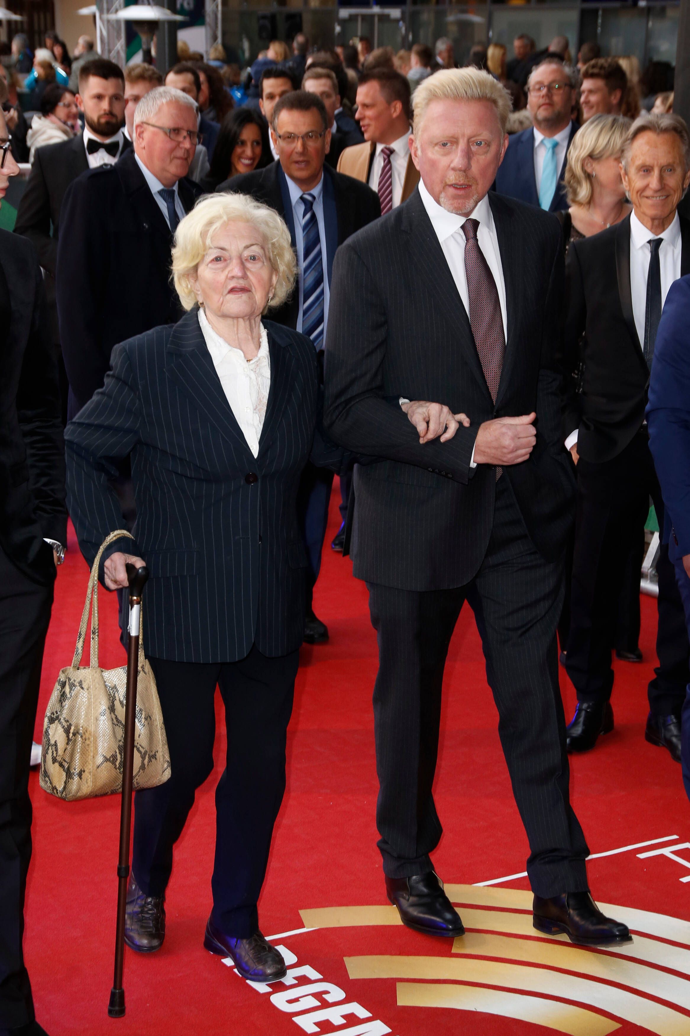 Image - Leblos aufgefunden: Boris Becker weint um Mutter Elvira (89)