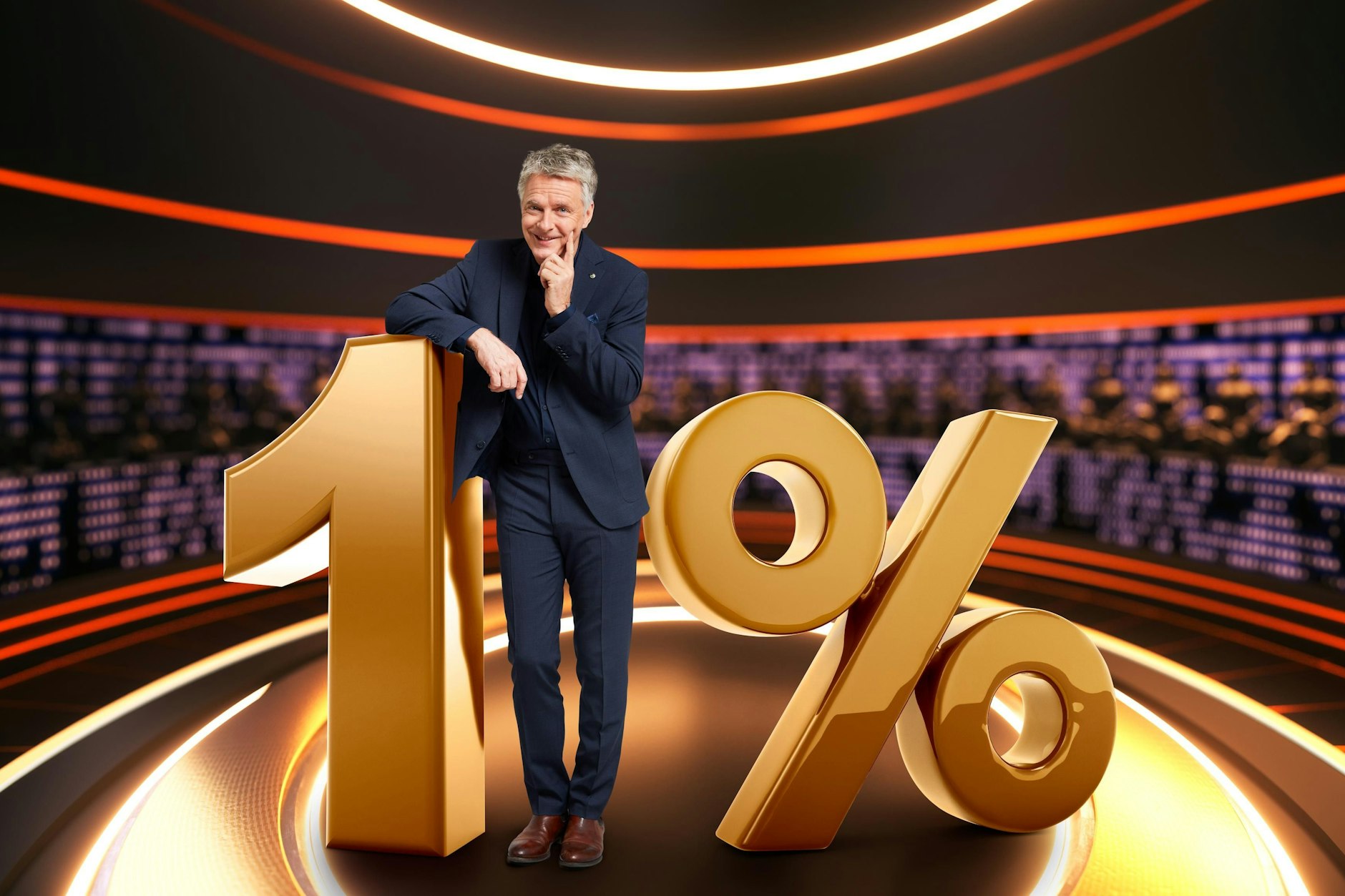 Jörg Pilawa moderiert das erfolgreiche „1 % Quiz“ bei Sat.1. Jeden Donnerstag gibt es aktuell neue Folgen.