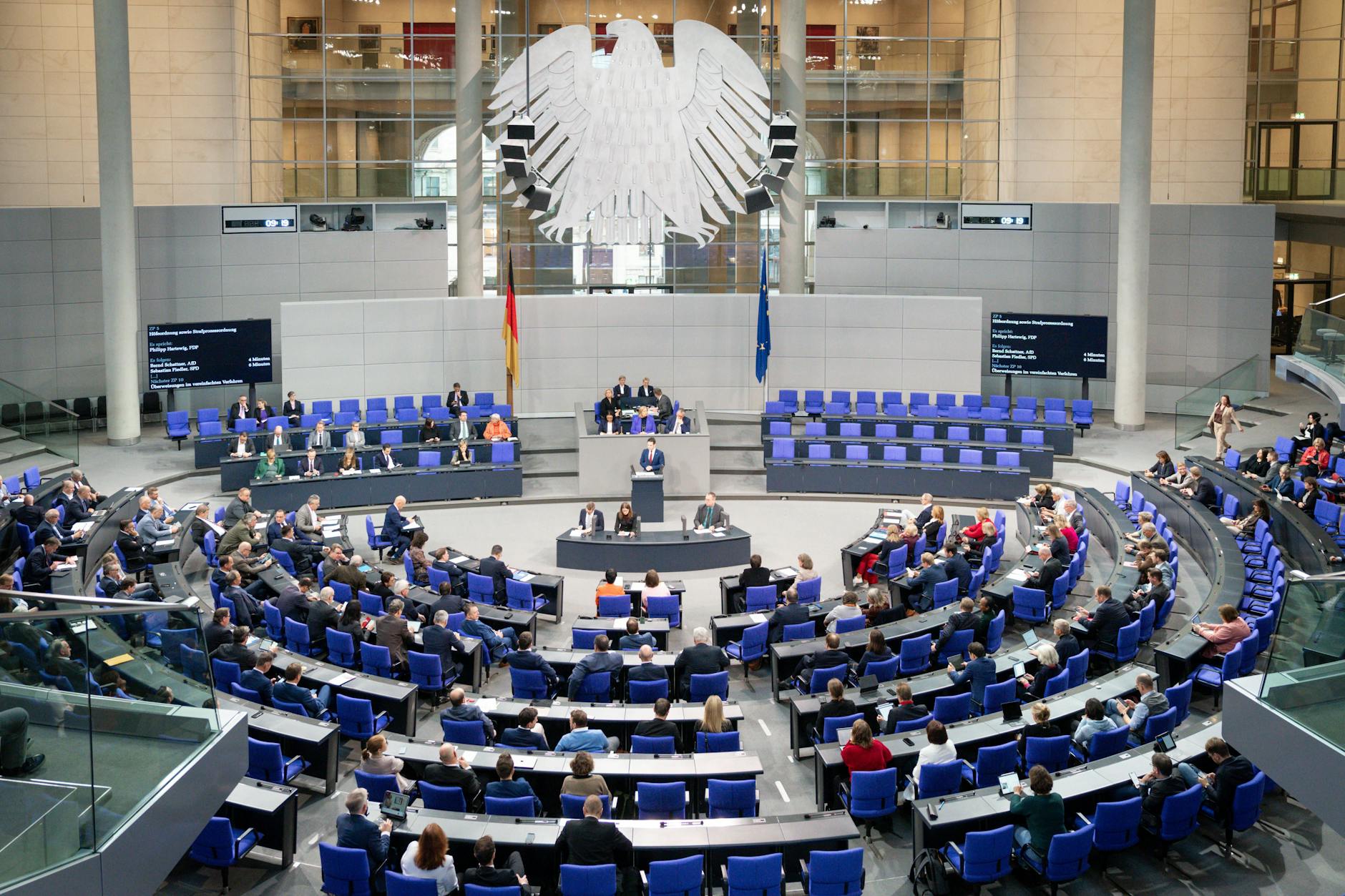 Wer bleibt, wer fliegt am 23. Februar 2025 aus dem Bundestag? Das neue Wahlrecht sorgt dafür, dass das Plenum erheblich schrumpfen wird.