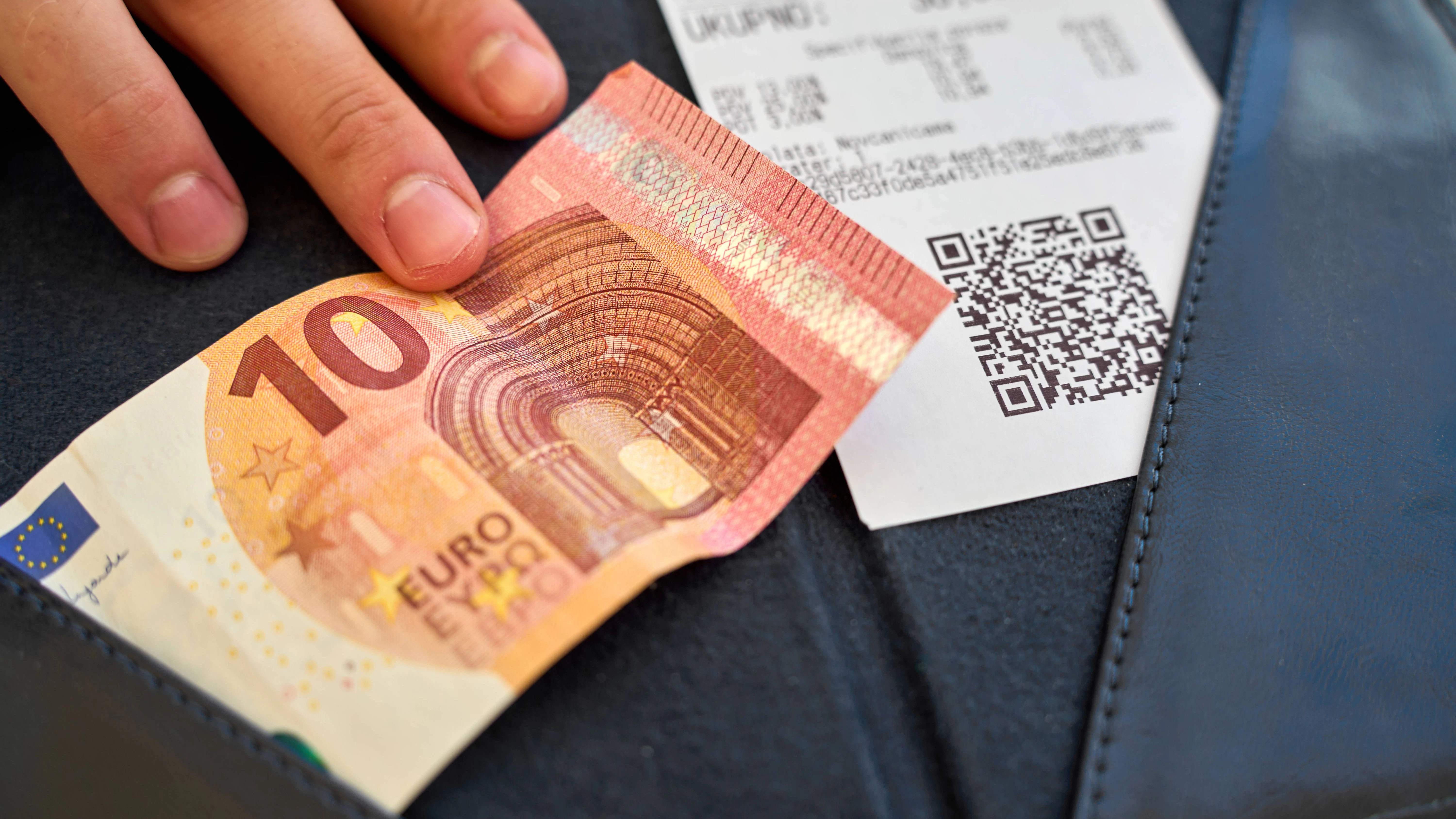 In vielen Ländern gehört es zum guten Ton, beim Restaurantbesuch Trinkgeld zu geben. Aber wie viel ist angemessen?