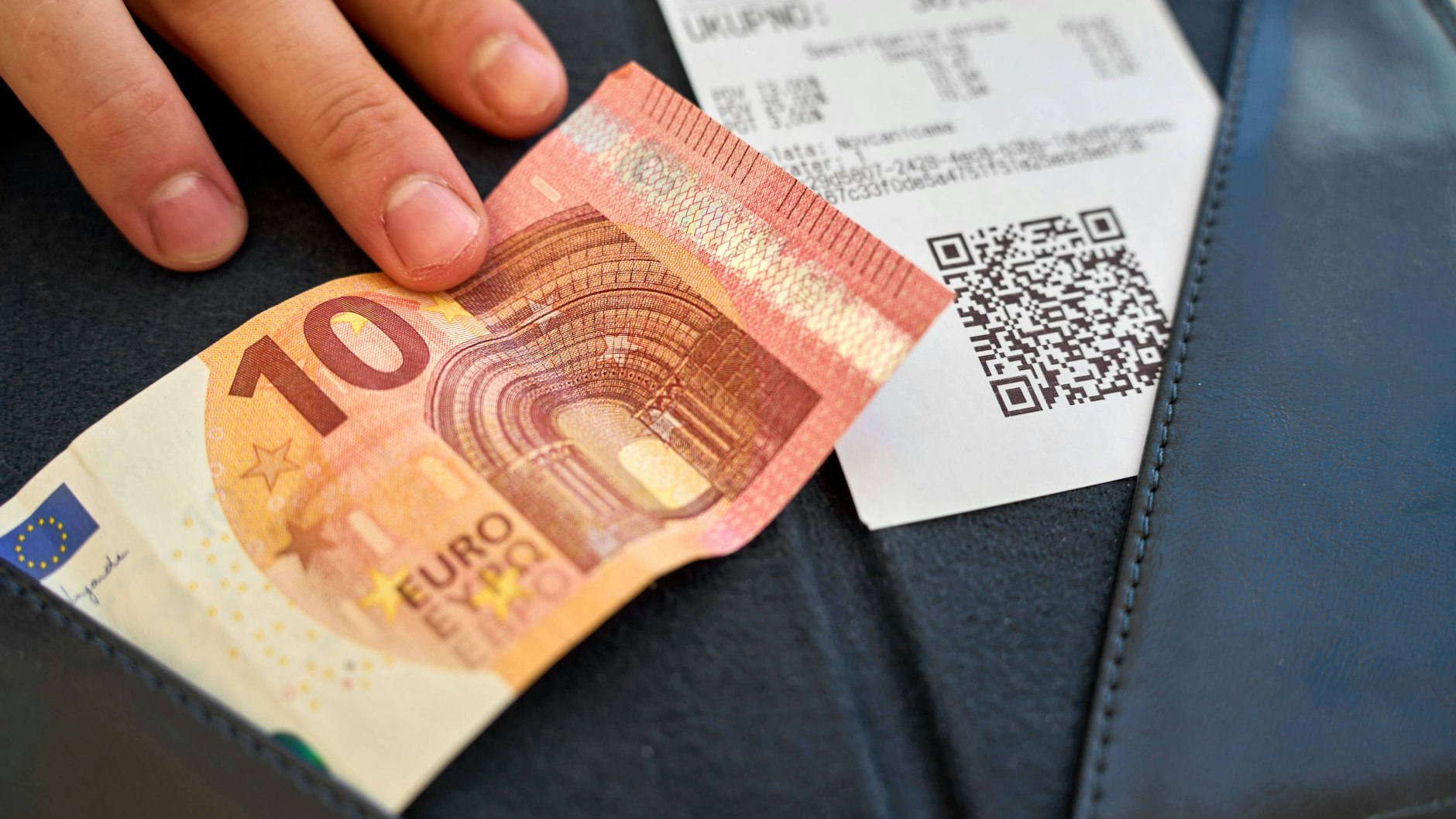 In vielen Ländern gehört es zum guten Ton, beim Restaurantbesuch Trinkgeld zu geben. Aber wie viel ist angemessen?