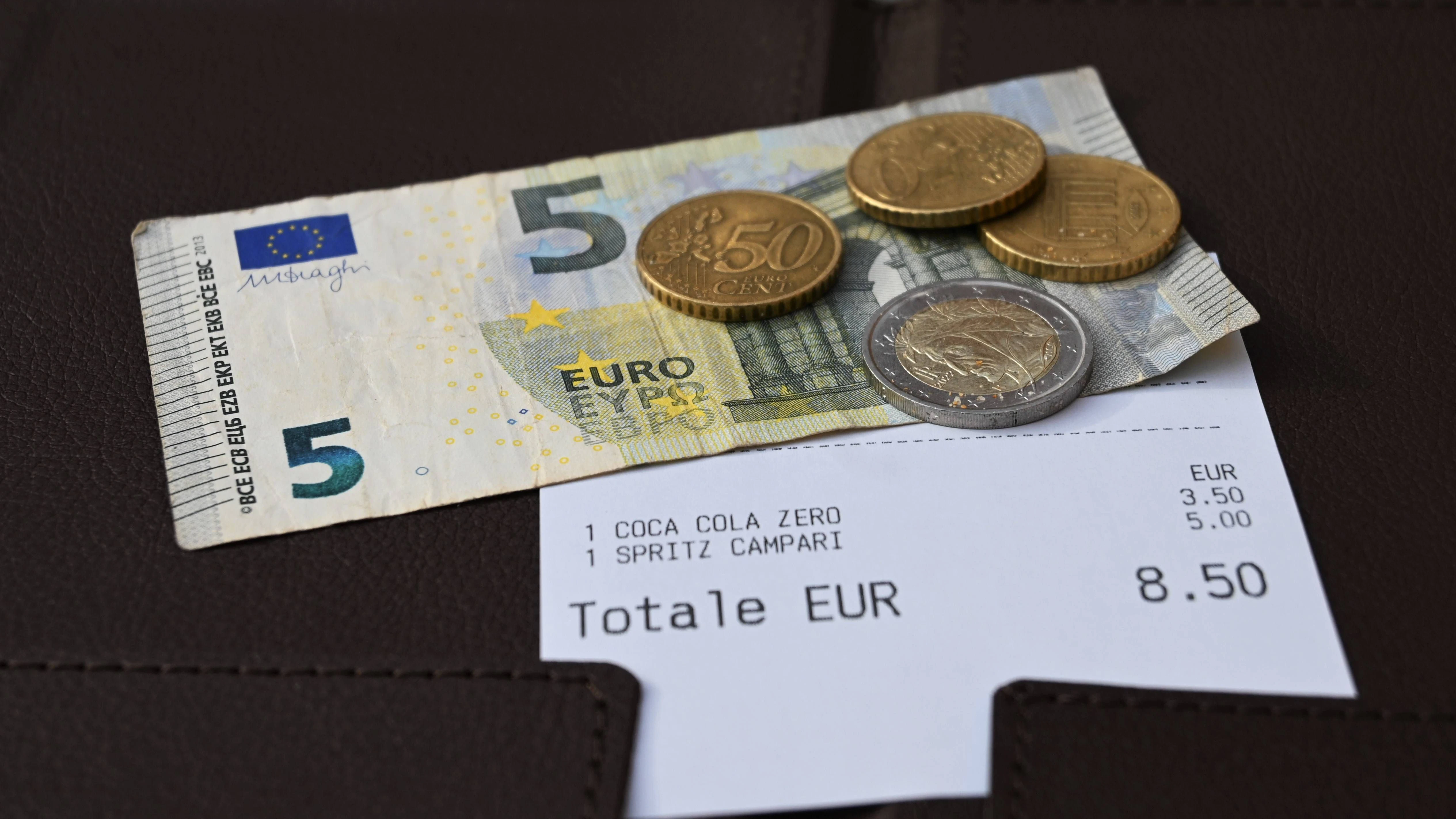 Wie viel Trinkgeld geben Sie? Darüber, wie hoch der Tip im Restaurant ausfallen darf oder sollte, wird immer wieder gestritten.
