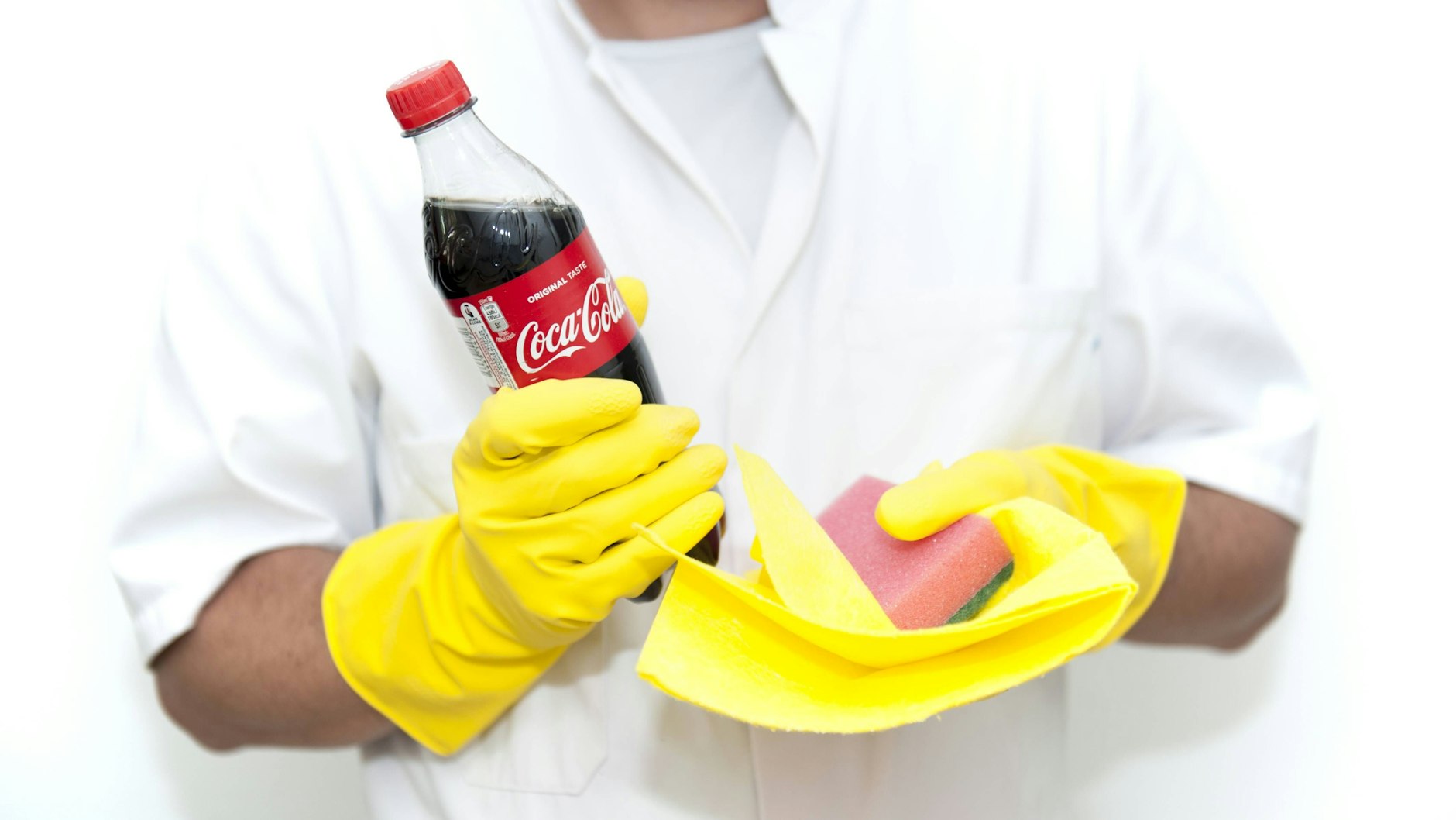 Cola ist ein prima Helfer gegen Kalk und Verrostungen.