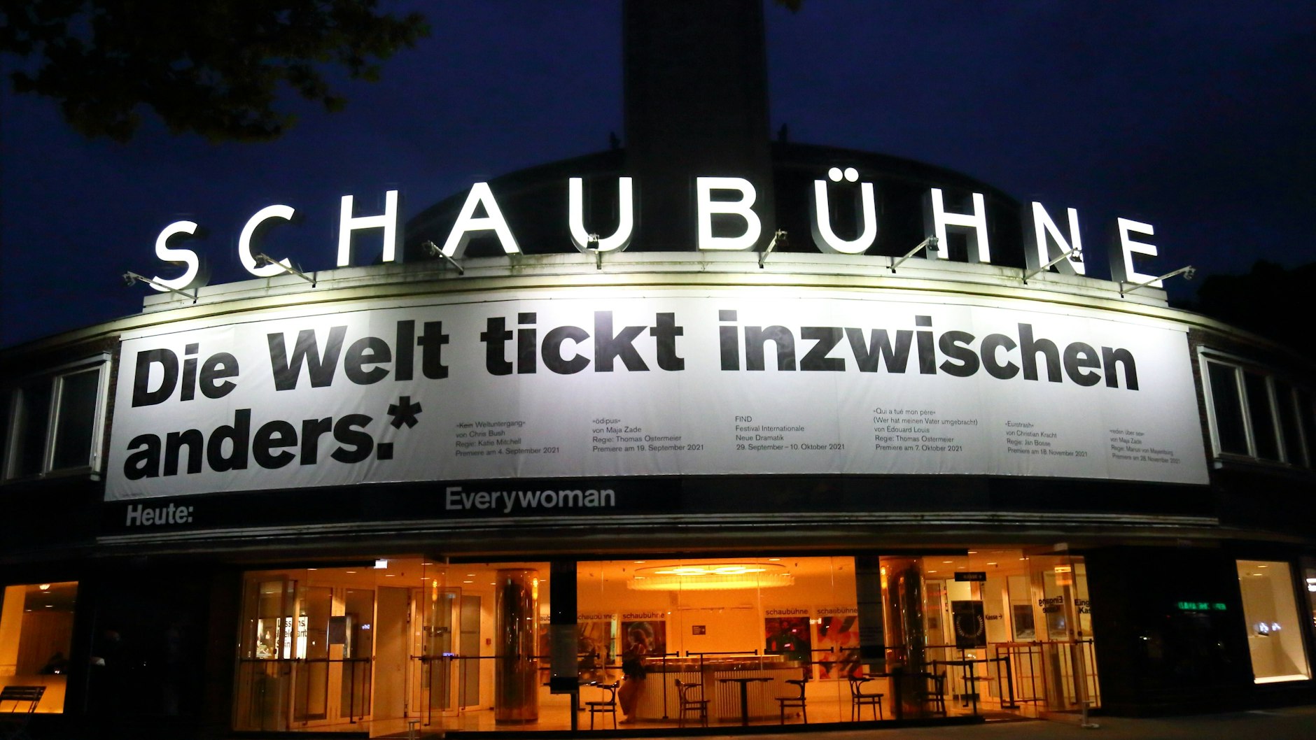 Die Welt tickt inzwischen anders ...  Berlin schrumpft den Kulturetat drastisch, der Schaubühne droht die Insolvenz. 
