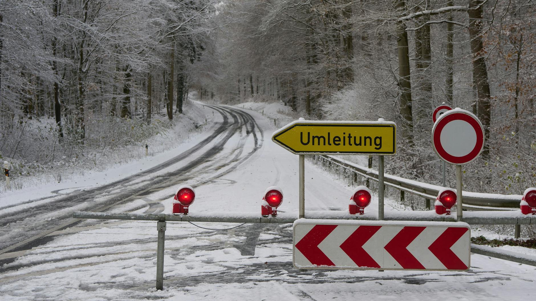 In vielen Mittelgebirgen – wie hier im Westerwald – mussten Straßen gesperrt werden.