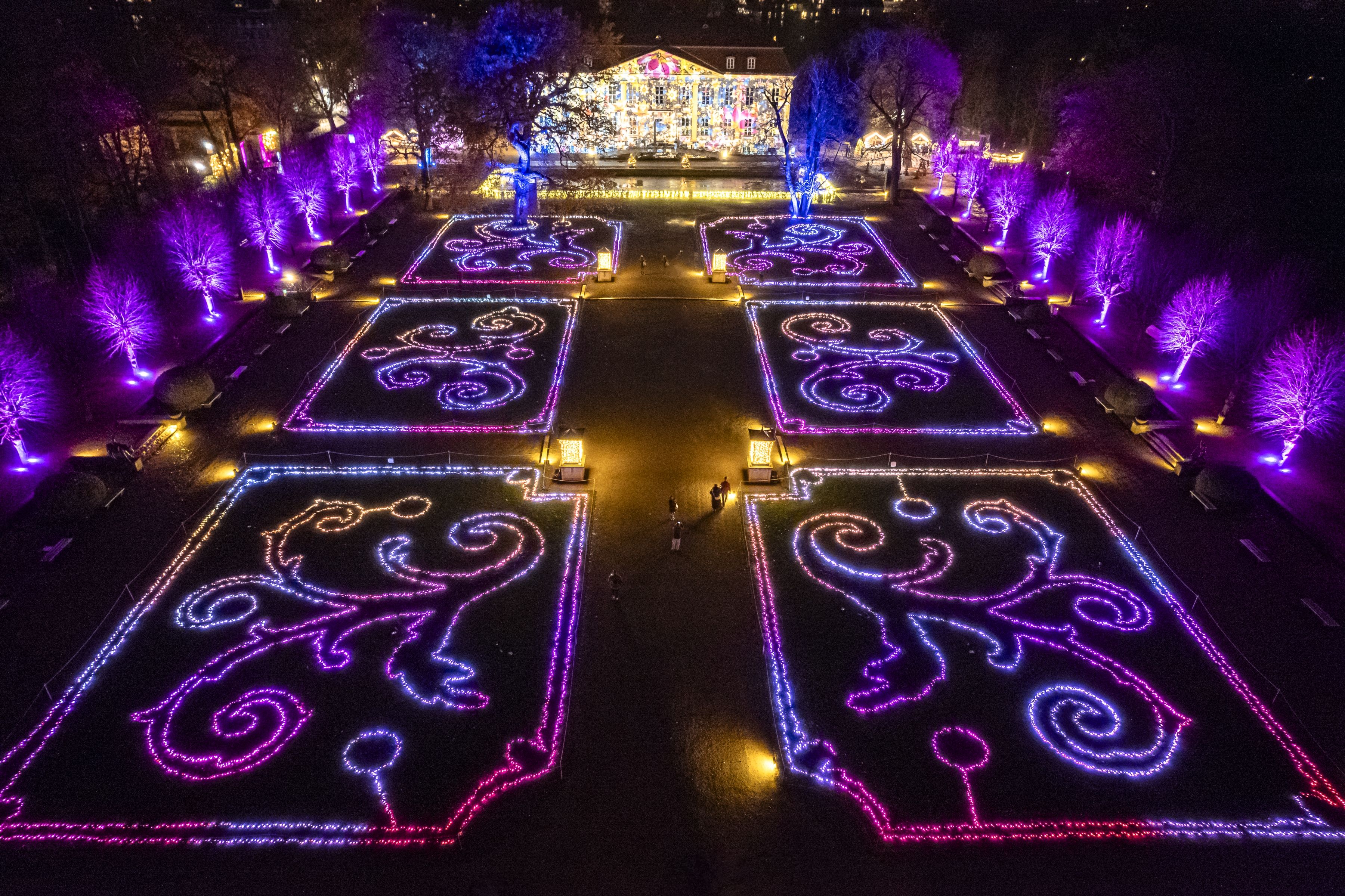 Image - Berlin-Lichtenberg: Weihnachten im Tierpark startet – Lichtspektakel, Weihnachtsmarkt, Gratis-Eisbahn