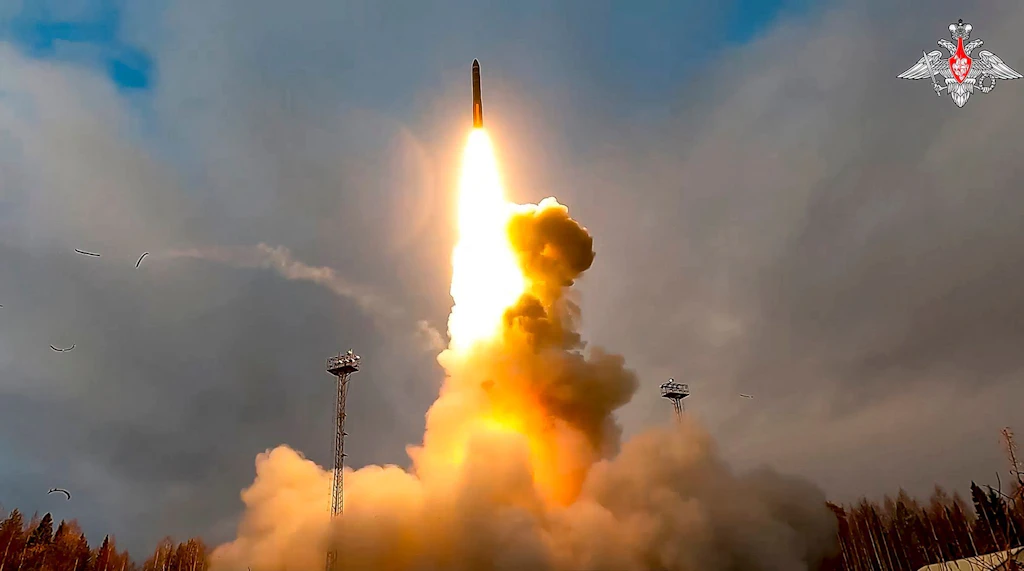 Feuerte Russland erstmals Interkontinentalrakete auf Ukraine? Putin widerspricht Kiew