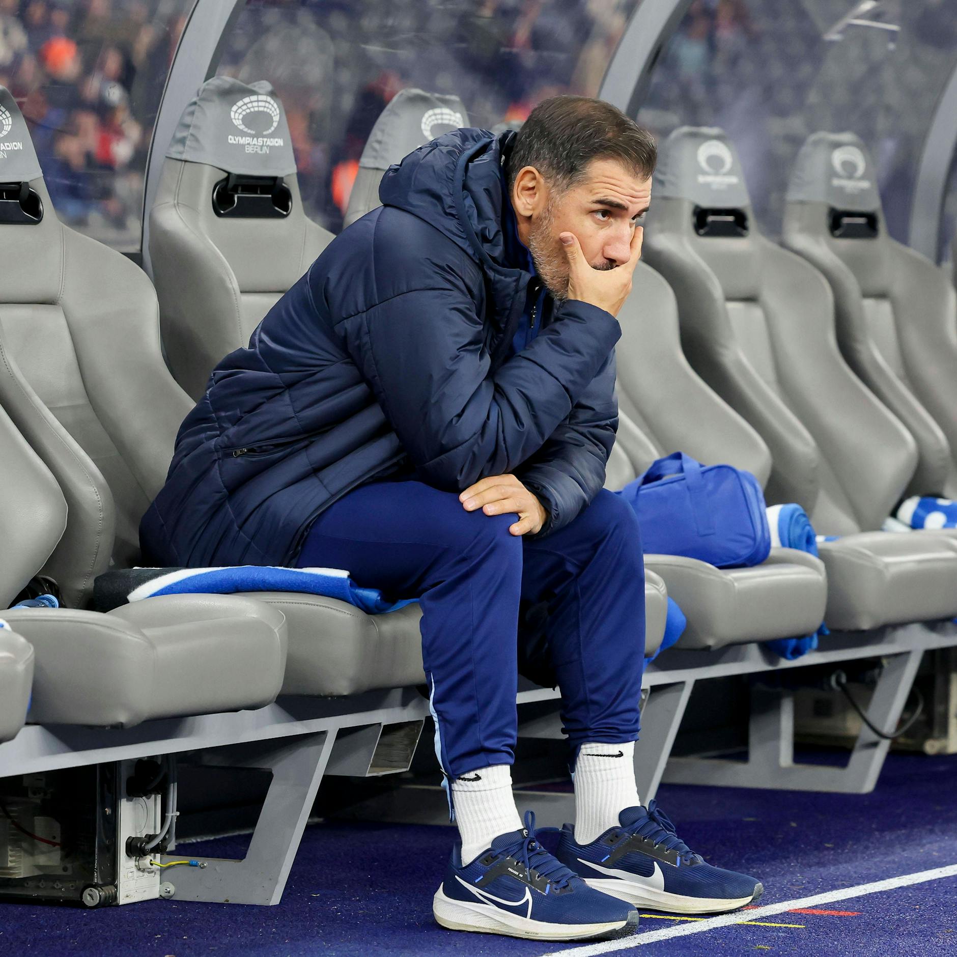 Hertha-Trainer Cristian Fiel grübelt: Er muss sich gegen die Heimschwäche etwas einfallen lassen.