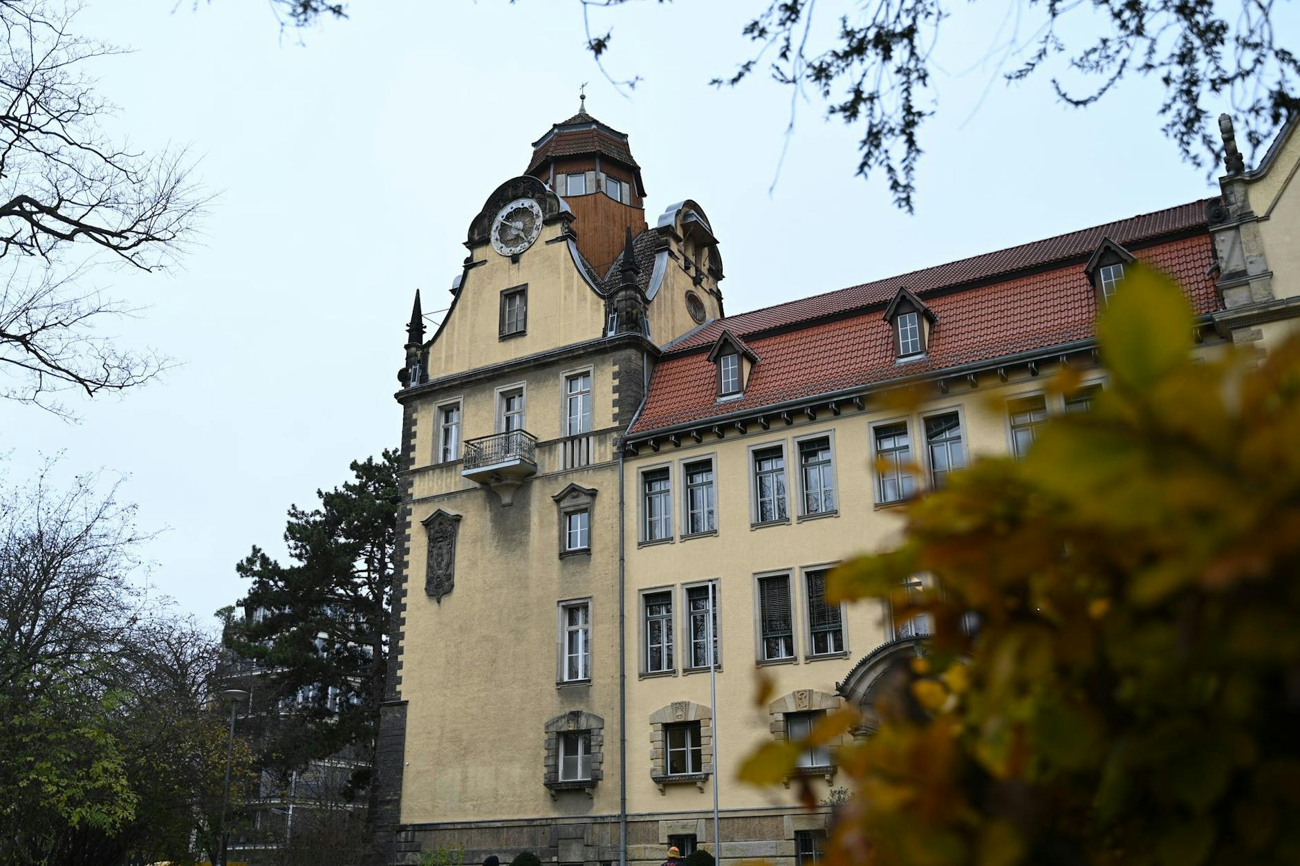 Die Friedrich-Bergius-Schule im Stadtteil Friedenau im Bezirk Tempelhof-Schöneberg. Mit einem Alarmbrief über höchst schwierige Zustände an ihrer Schule und fehlende Unterstützung vom Senat haben Berliner Lehrer um Hilfe gerufen.