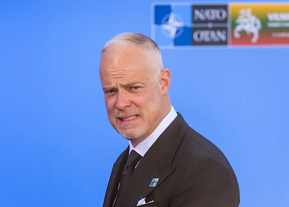 Der ungarische Verteidigungsminister Kristóf Szalay-Bobrovniczky hat neue Sicherheitsvorkehrungen an der Grenze seines Landes zur Ukraine angekündigt.