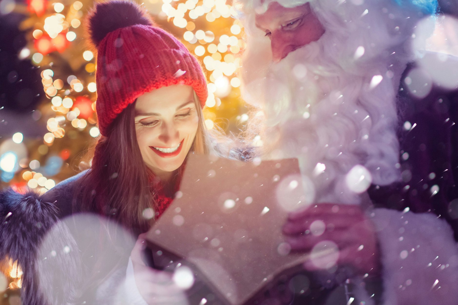 Magisches Weihnachten: Fische bringen laut Horoskop Fantasie und Gefühl ins Fest. Ein Hauch von Märchen begleitet ihre besinnlichen Tage.