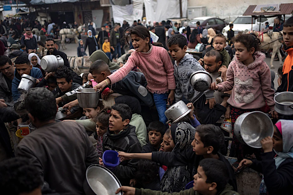 Netanjahu und Galant wird unter anderem vorgeworfen, Aushungern als Mittel der Kriegsführung in Gaza eingesetzt zu haben.