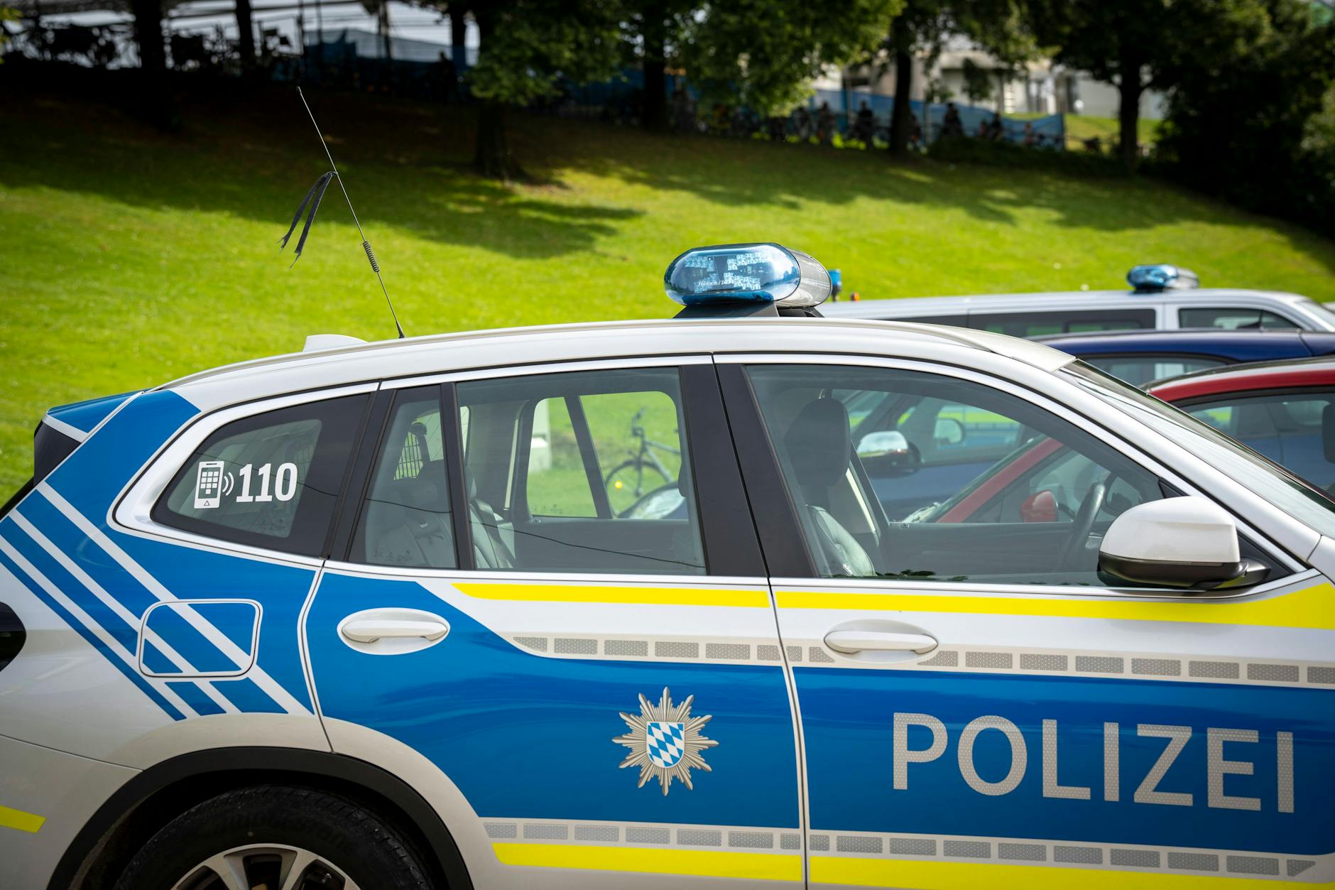 Hausdurchsuchungen sollten eigentlich der Verhinderung zukünftiger und der Aufklärung bereits begangener Straftaten dienen, betont die Autorin.