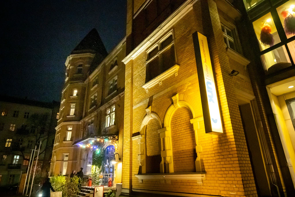 Berlin-Neukölln'deki Oyoun dans salonuna dönüşmeyecek mi?