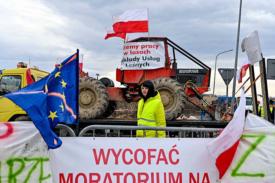 Polnische Landwirte haben begonnen, ukrainische Lkw an der Grenze zum Nachbarland zu blockieren.