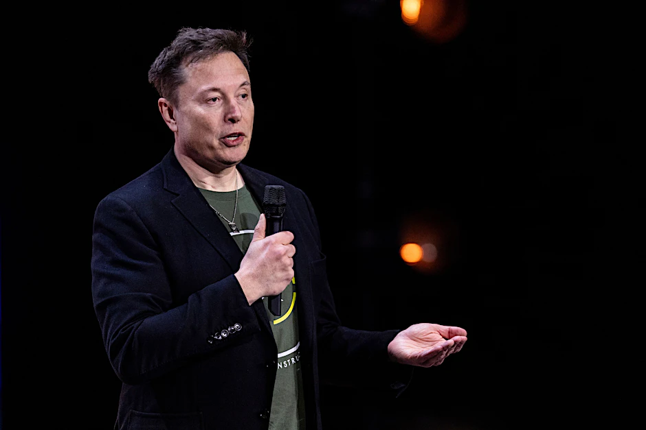 Elon Musk, Gründer von PayPal, Tesla und SpaceX und mit einem Vermögen von rund 350 Milliarden US-Dollar derzeit reichster Mensch der Welt, hat auf X (ehemals Twitter) über RWE-Chef Krebber gelästert.