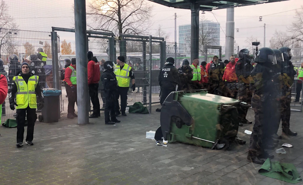 Polis operasyonu ve yaralanmalar – Wolfsburg'da gerilim tırmanıyor
