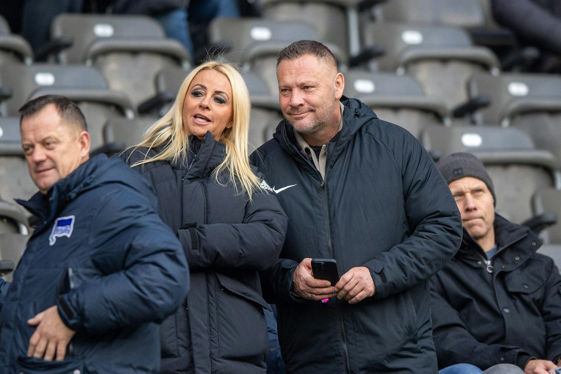 Schatz, wir müssen los! Pal Dardai und Frau Monica standen zur Halbzeit im Olympiastadion auf und fuhren nach Wolfsburg.