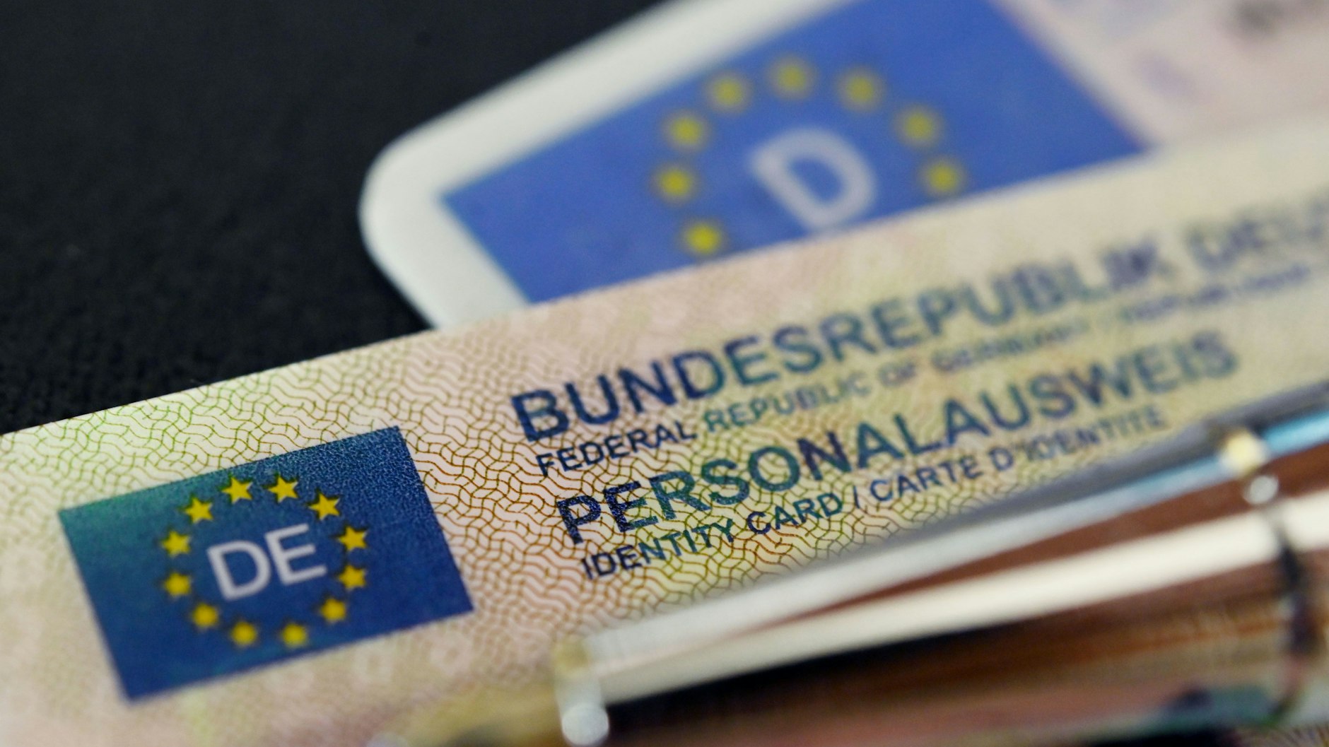 Ausweise und Reisepässe kann man sich jetzt bequem per Post zuschicken lassen, der Weg zum Amt entfällt.