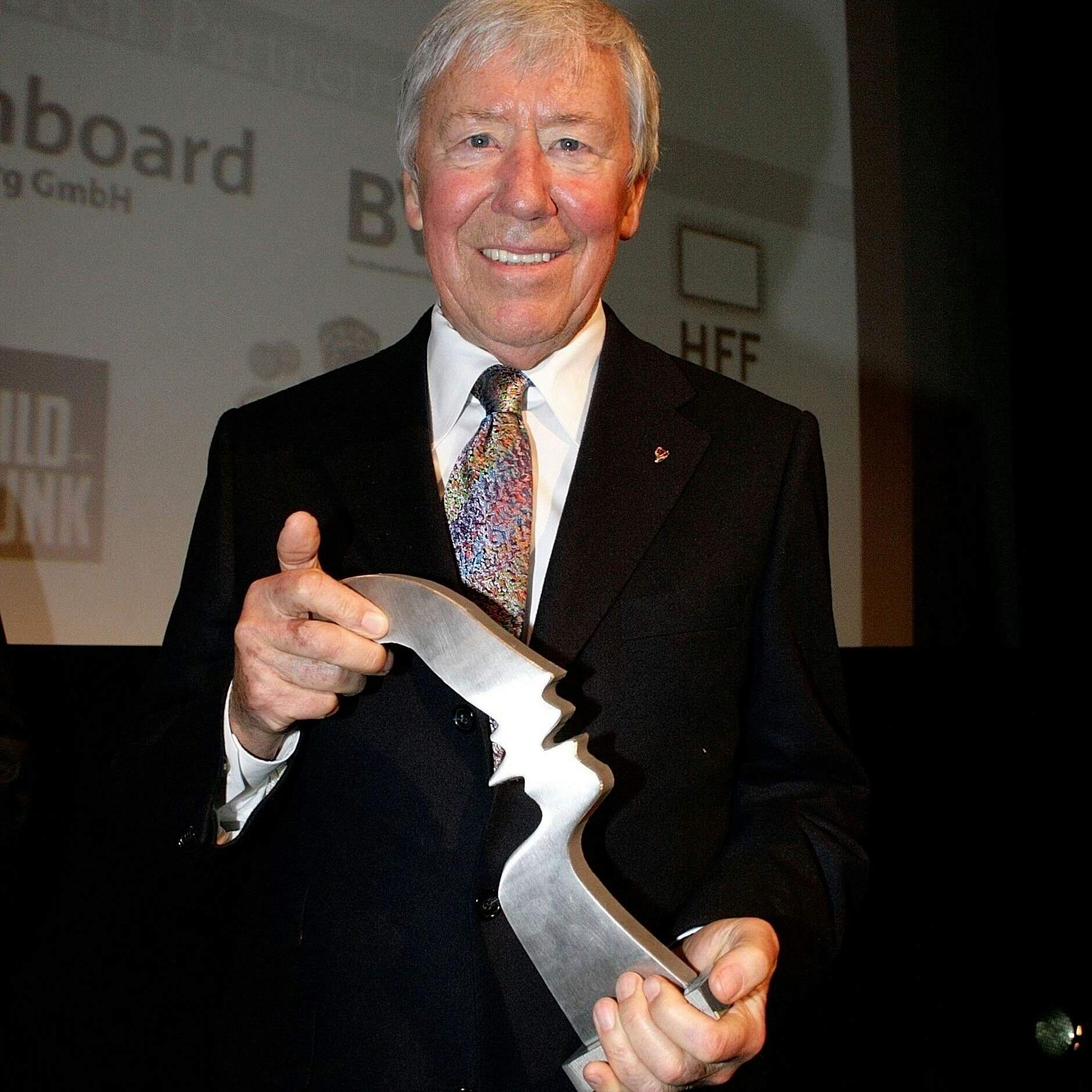 Jürgen Thormann mit dem deutschen Synchron-Oscar, den er 2007 verliehen bekam.