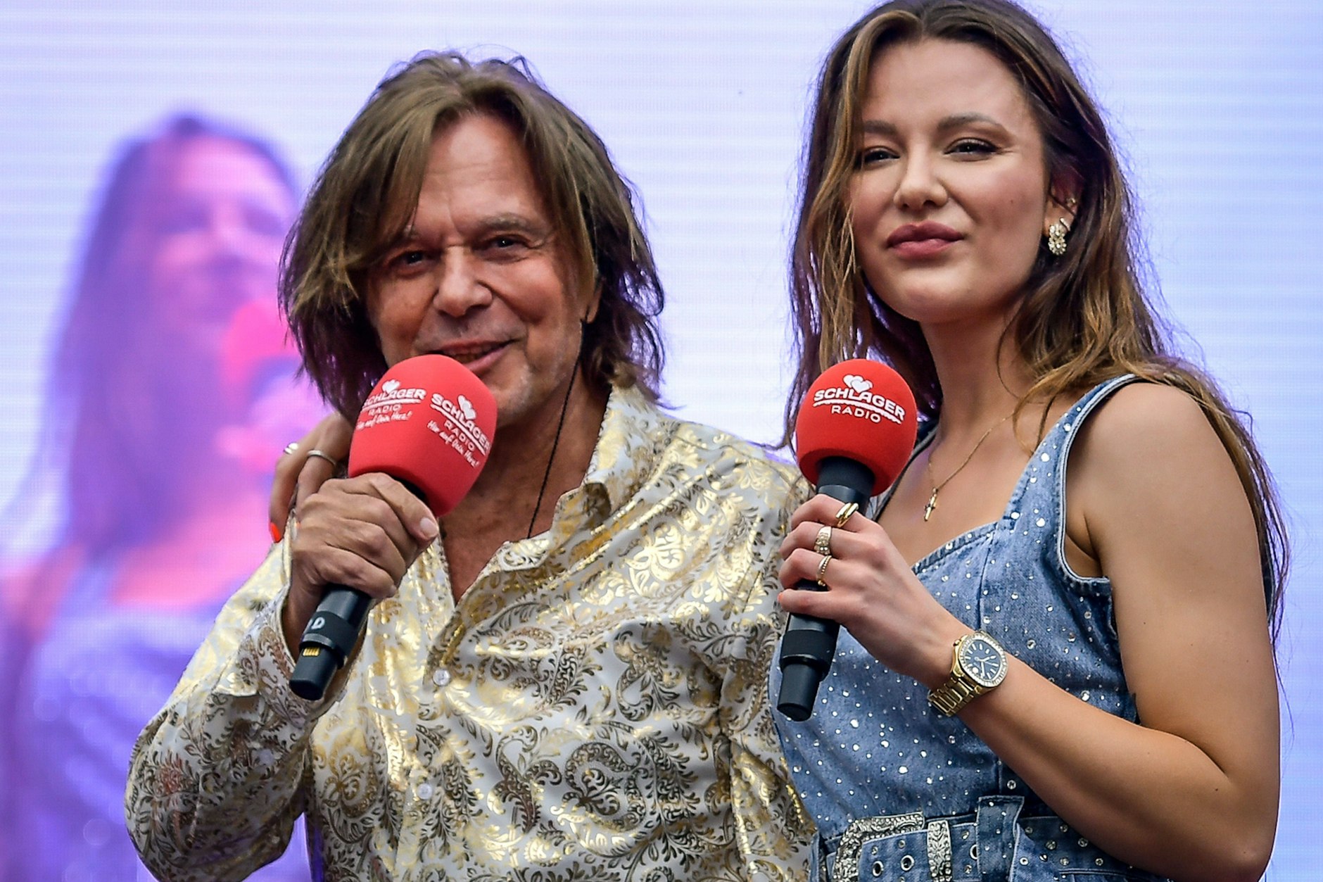 Einer der wenigen Auftritte des Schlagerstars Jürgen Drews im Juli 2024 in Oranienburg. Gemeinsam mit Tochter Joelina stand der 79-Jährige auf der Bühne.