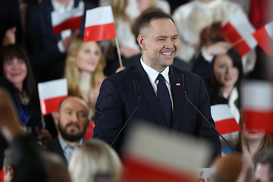 Der parteilose Historiker Karol Nawrocki ist der Präsidentschaftskandidat der nationalkonservativen Oppositionspartei PiS.