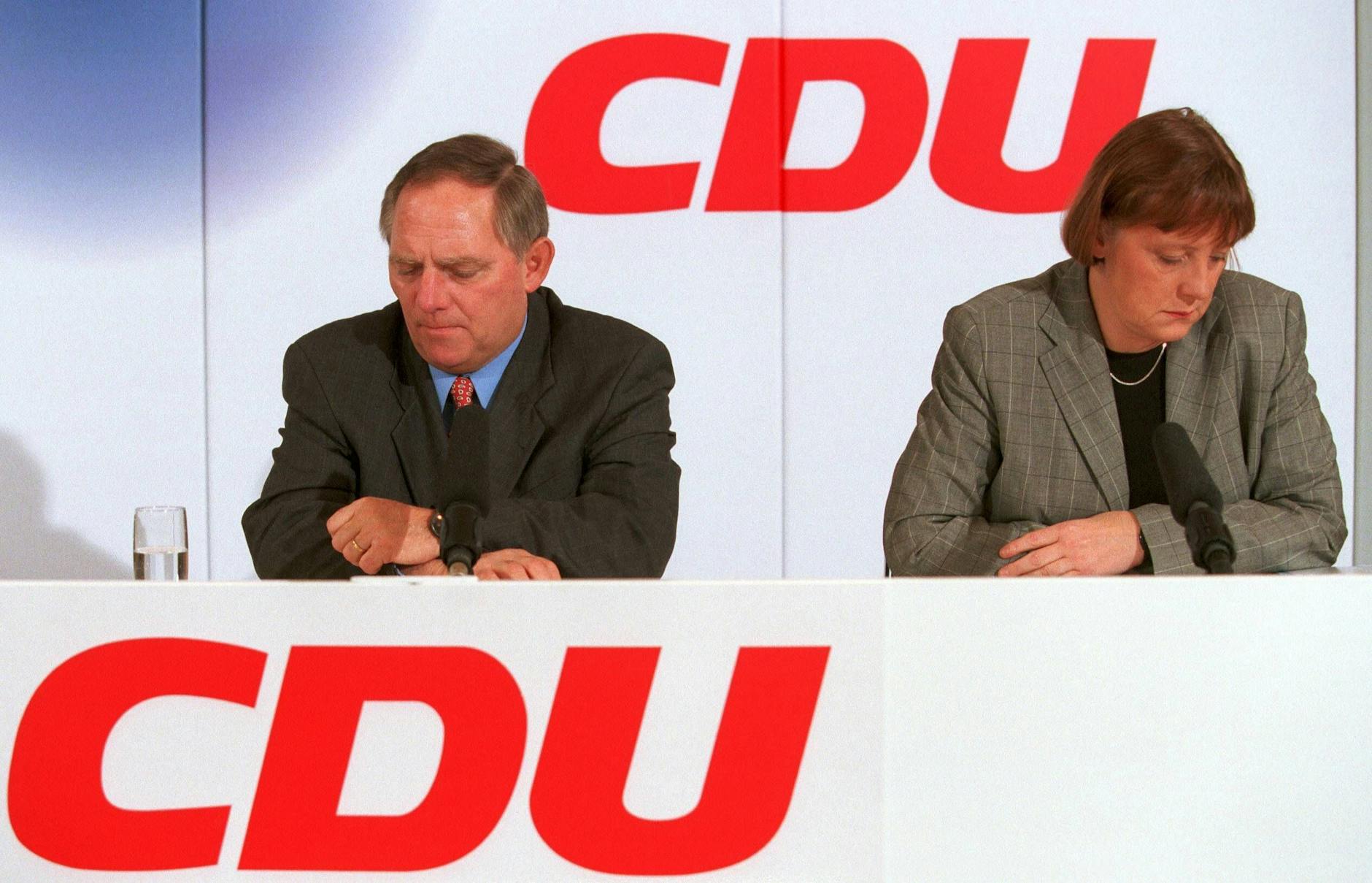 1999: Parteivorsitzender Wolfgang Schäuble und Generalsekretärin Angela Merkel