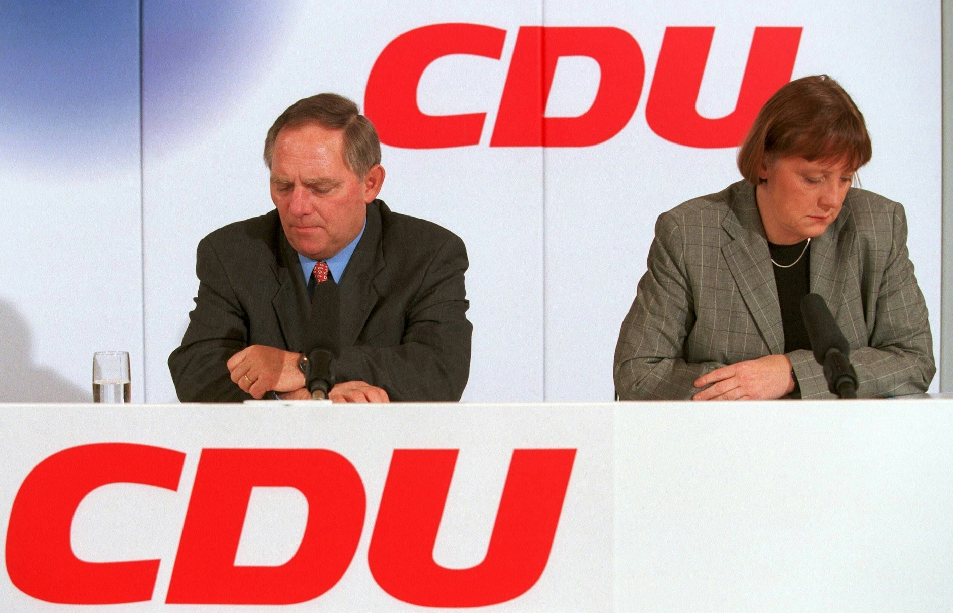 1999: Parteivorsitzender Wolfgang Schäuble und Generalsekretärin Angela Merkel