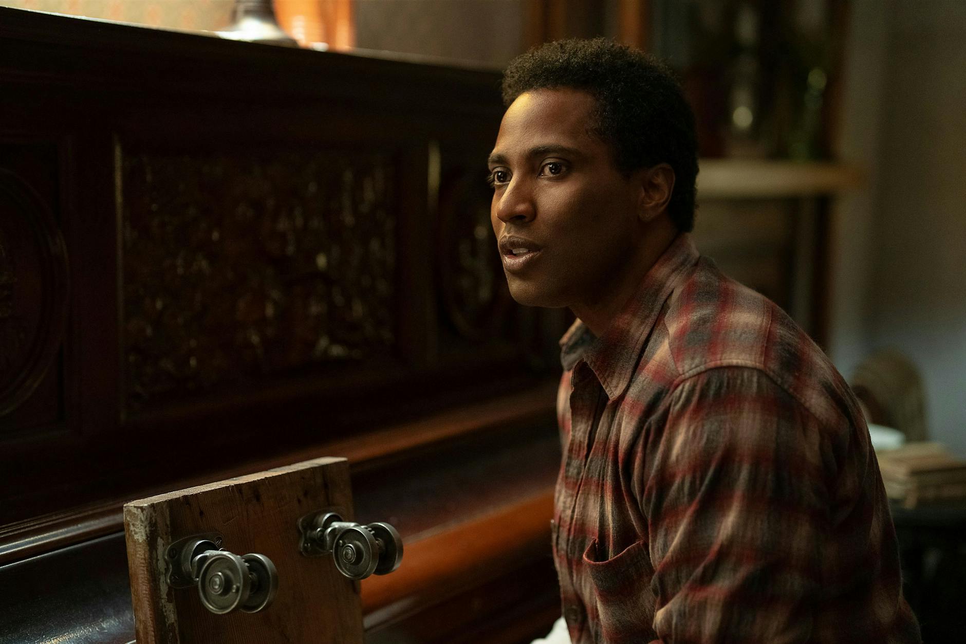 Hauptdarsteller John David Washington in einer Szene aus dem Drama „The Piano Lesson“.