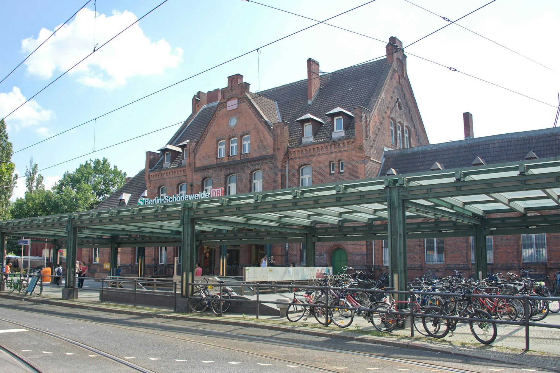 Für Radfahrer soll künftig am Bahnhof Schöneweide ein Fahrradparkhaus zur Verfügung stehen.