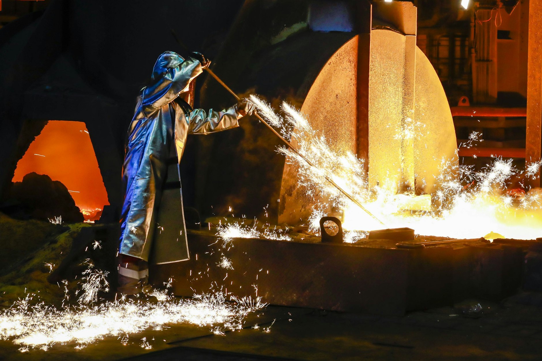 Es bröckelt weiter: Auch Thyssenkrupp Steel Europe kündigt Stellenkürzungen in Deutschland an.