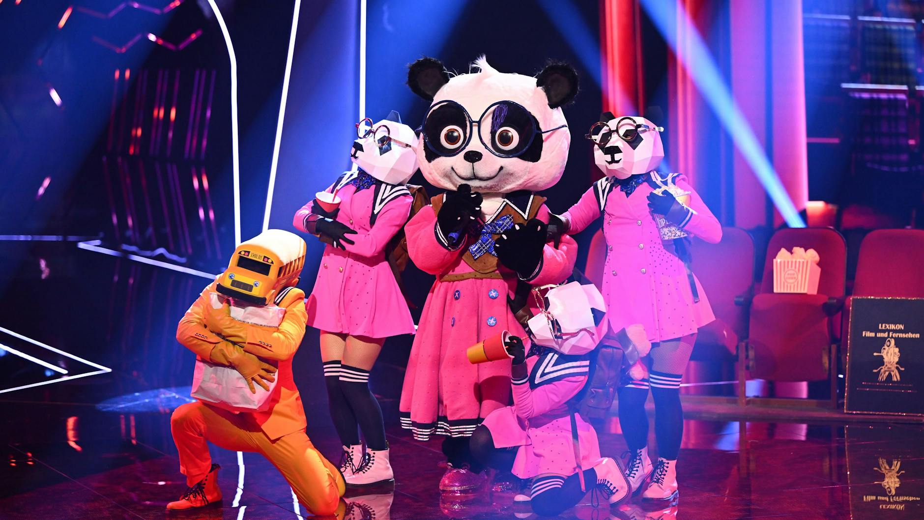Der Auftritt des Pandas bei Masked Singer überraschte viele Zuschauer - und es ist klar, dass unter der Maske eine Profi-Sängerin stecken muss.