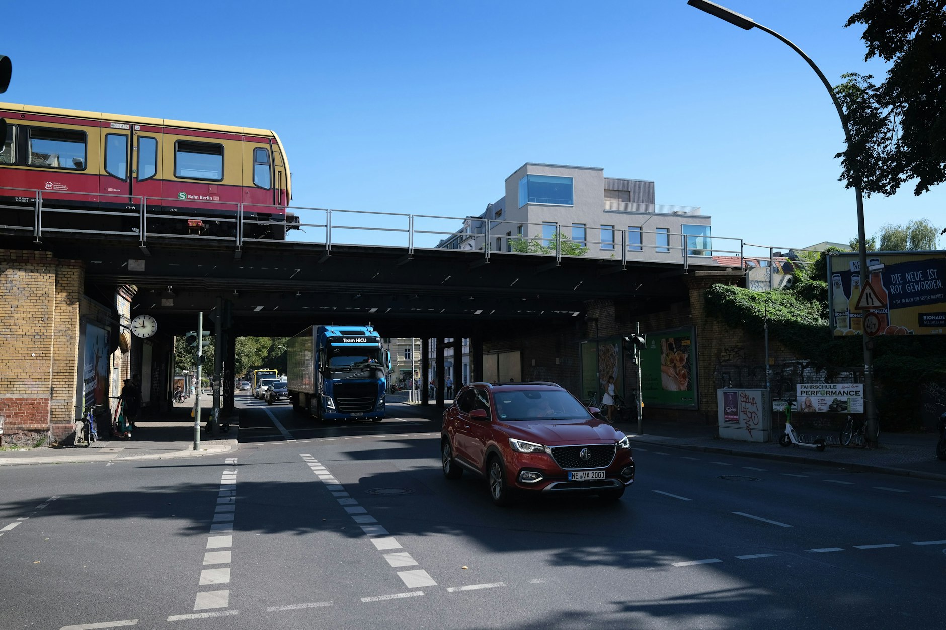 Hier fährt am Dienstagfrüh kein Auto mehr: Die Wollankstraße wird wegen Brückenarbeiten für vier Wochen komplett gesperrt.