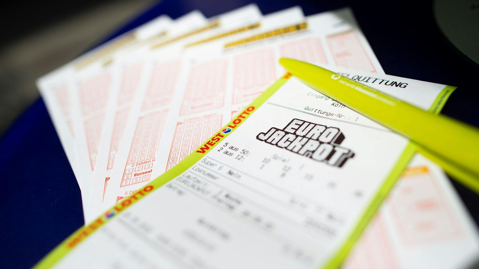 Der Eurojackpot liegt bei unglaublichen 98 Millionen Euro. Mit ein paar Strategien können Sie vielleicht richtig absahnen.