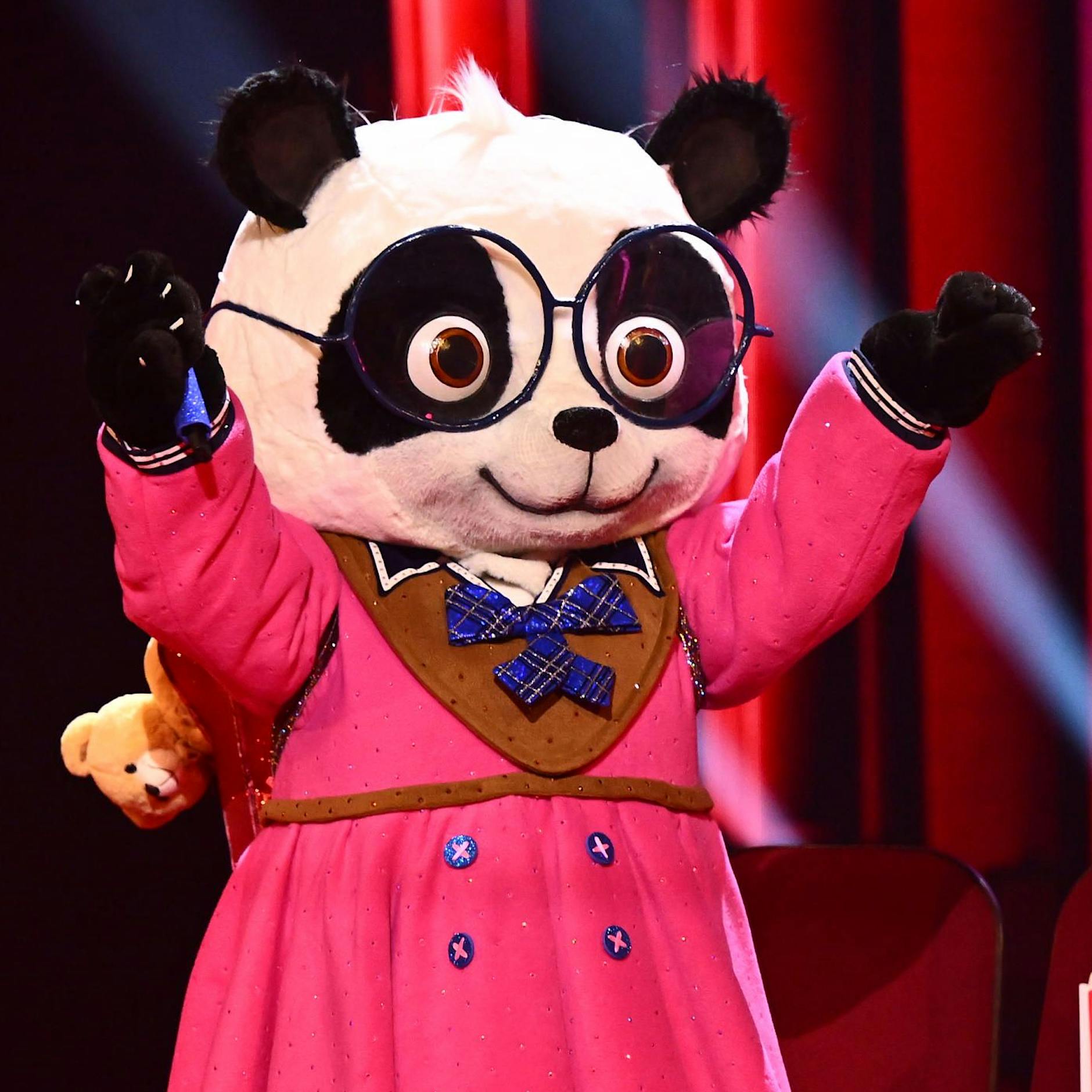 Panda bei „Masked Singer“ enttarnt: SIE steckt im Kostüm!