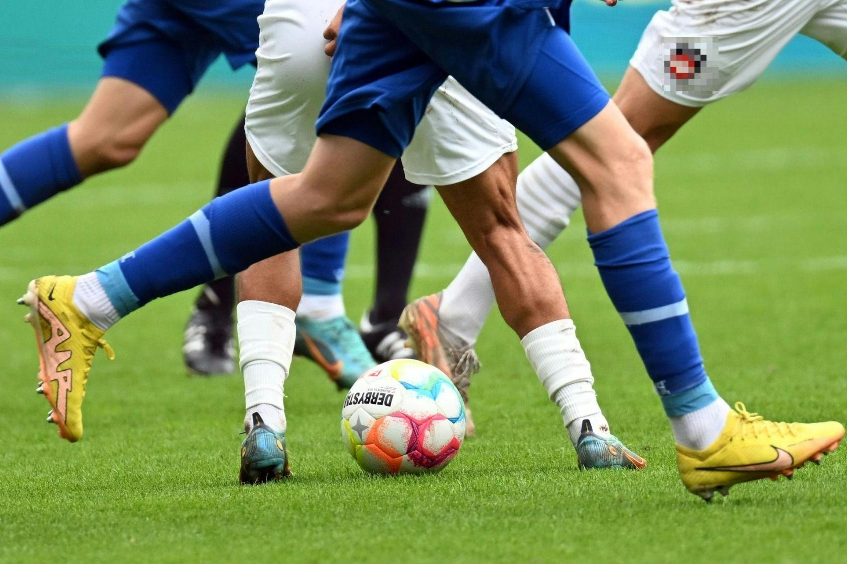 In Berlin-Neukölln ist Streit während eines Fußballspiels völlig eskaliert.