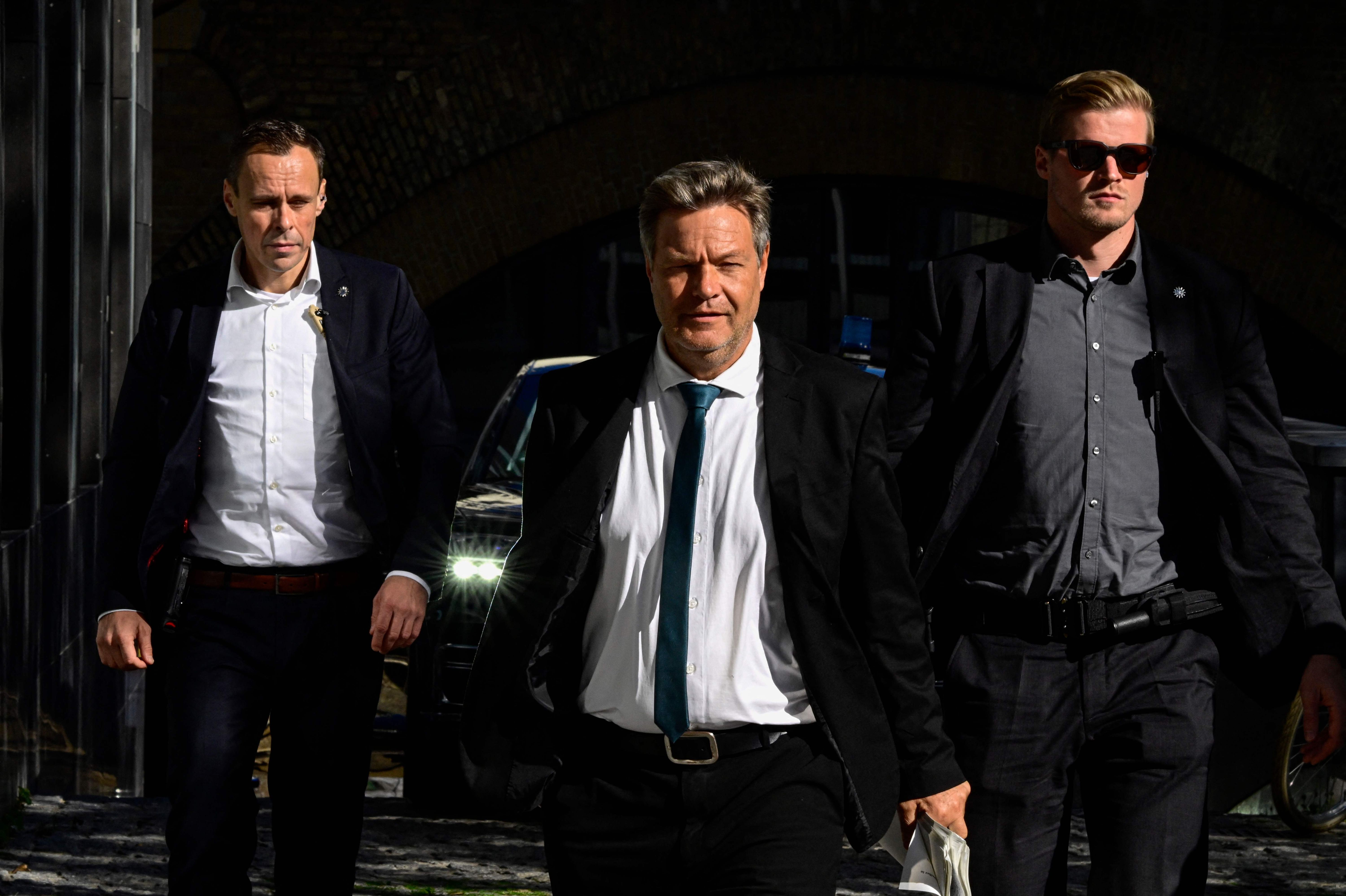 Habeck und das „Schwachkopf“-Meme: Anwalt im Interview über Politiker-Beleidigungen