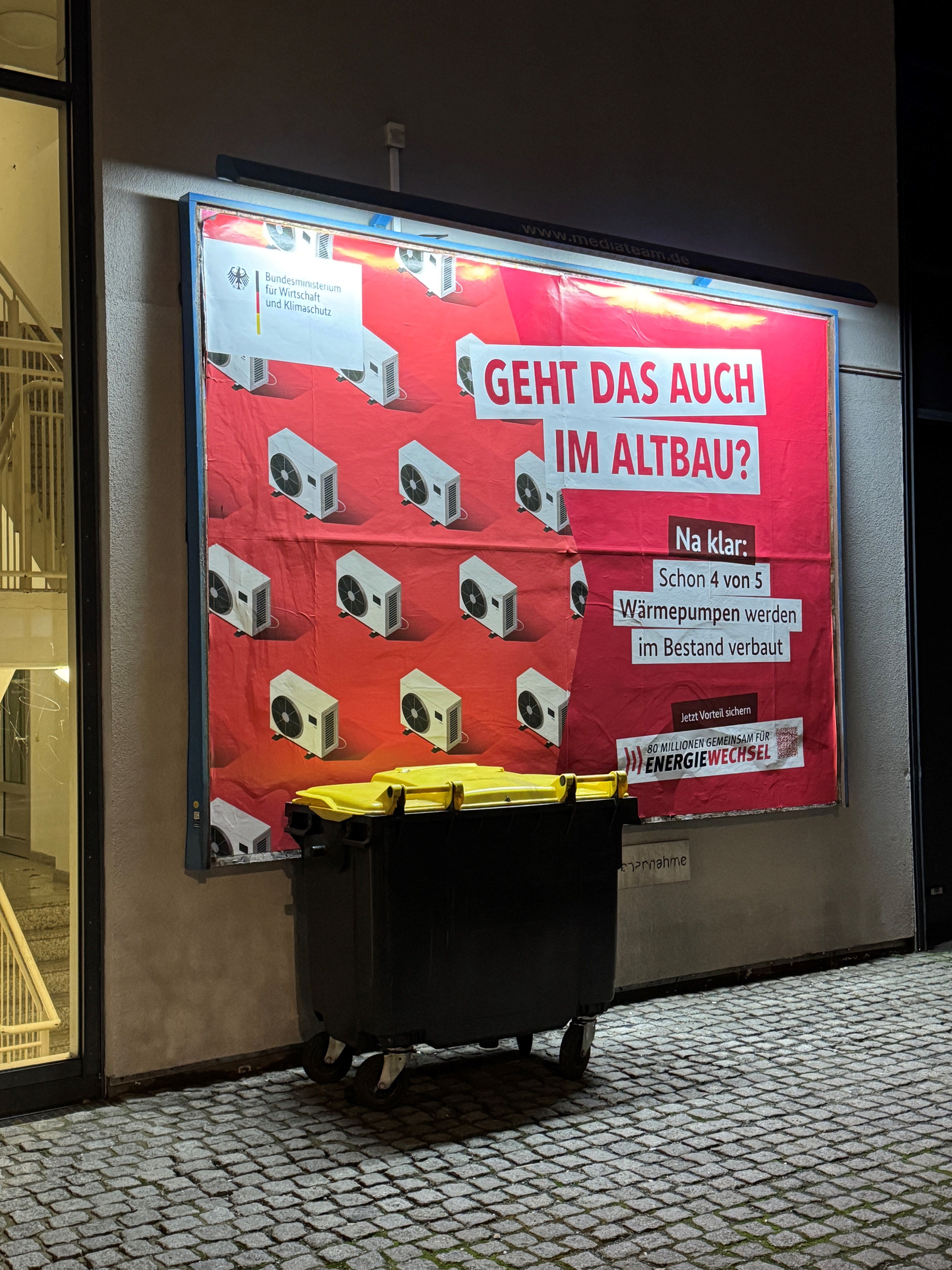 Image - Habeck-Ministerium plakatiert großflächig: Wärmepumpen-Werbung platzt direkt in den Wahlkampf