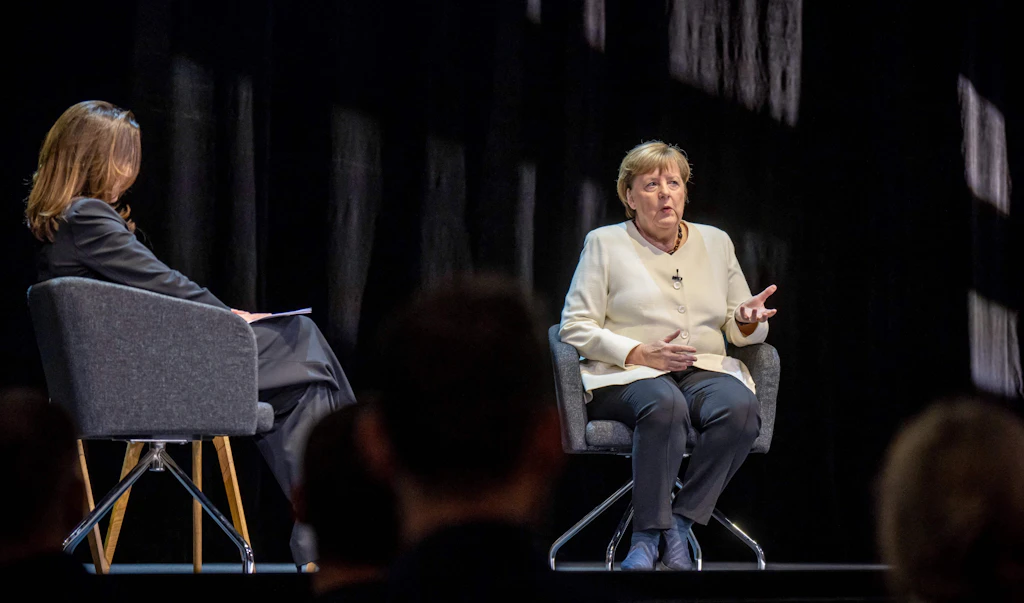 Angela Merkels Buchpremiere in Berlin: Ihr Leben in der DDR war ein Trumpf