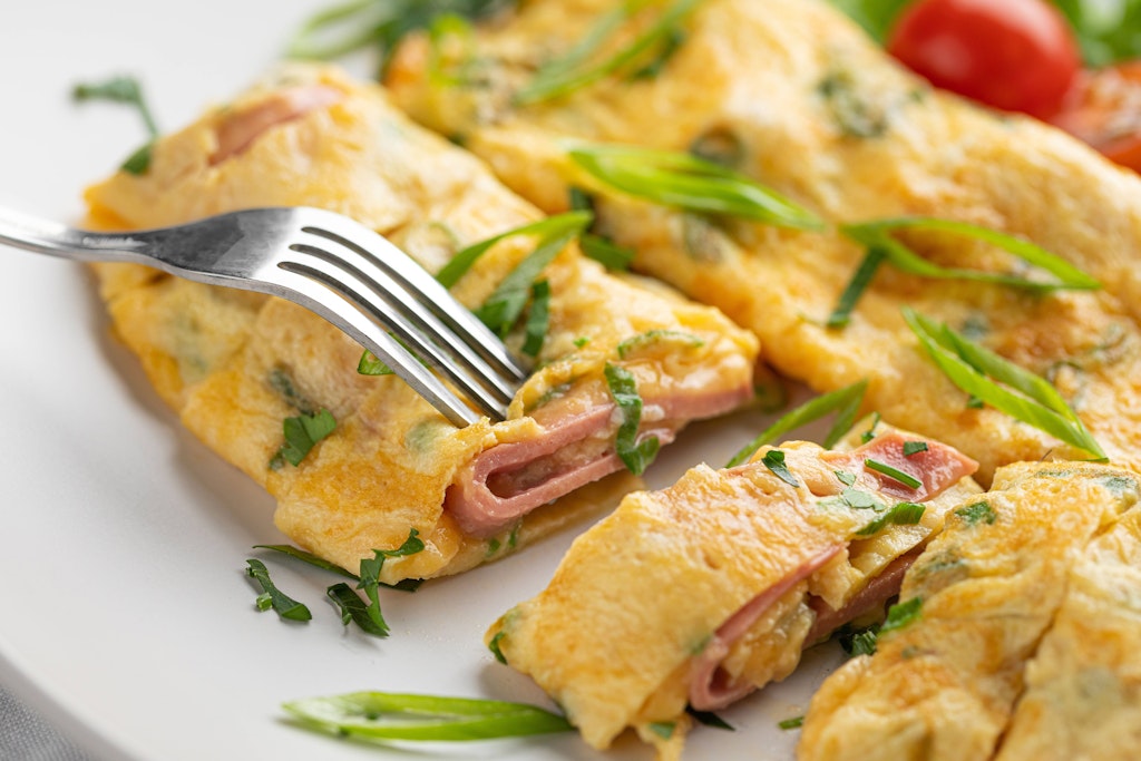 Blitzschnell-gemacht-Rezept-f-r-Omelett-mit-Schinken-und-Mandeln