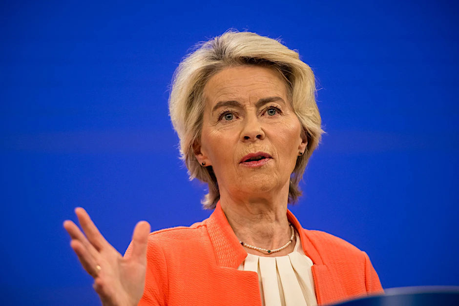 Ursula von der Leyen, Präsidentin der EU-Kommission, spricht auf einer Pressekonferenz.