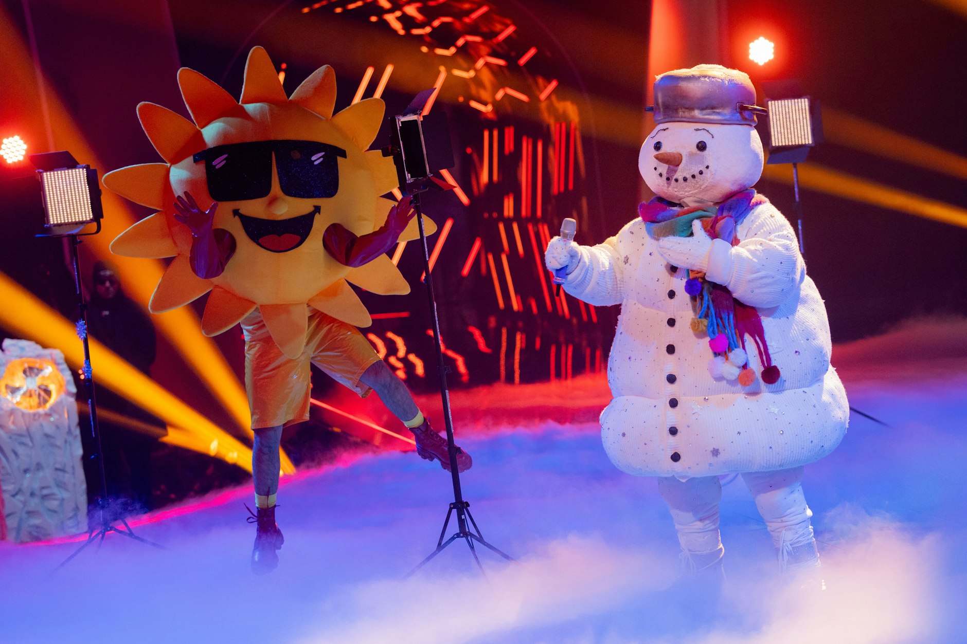 Der Schneemann auf der Bühne von Masked Singer - steckt etwa ein Dschungel-König im Kostüm?